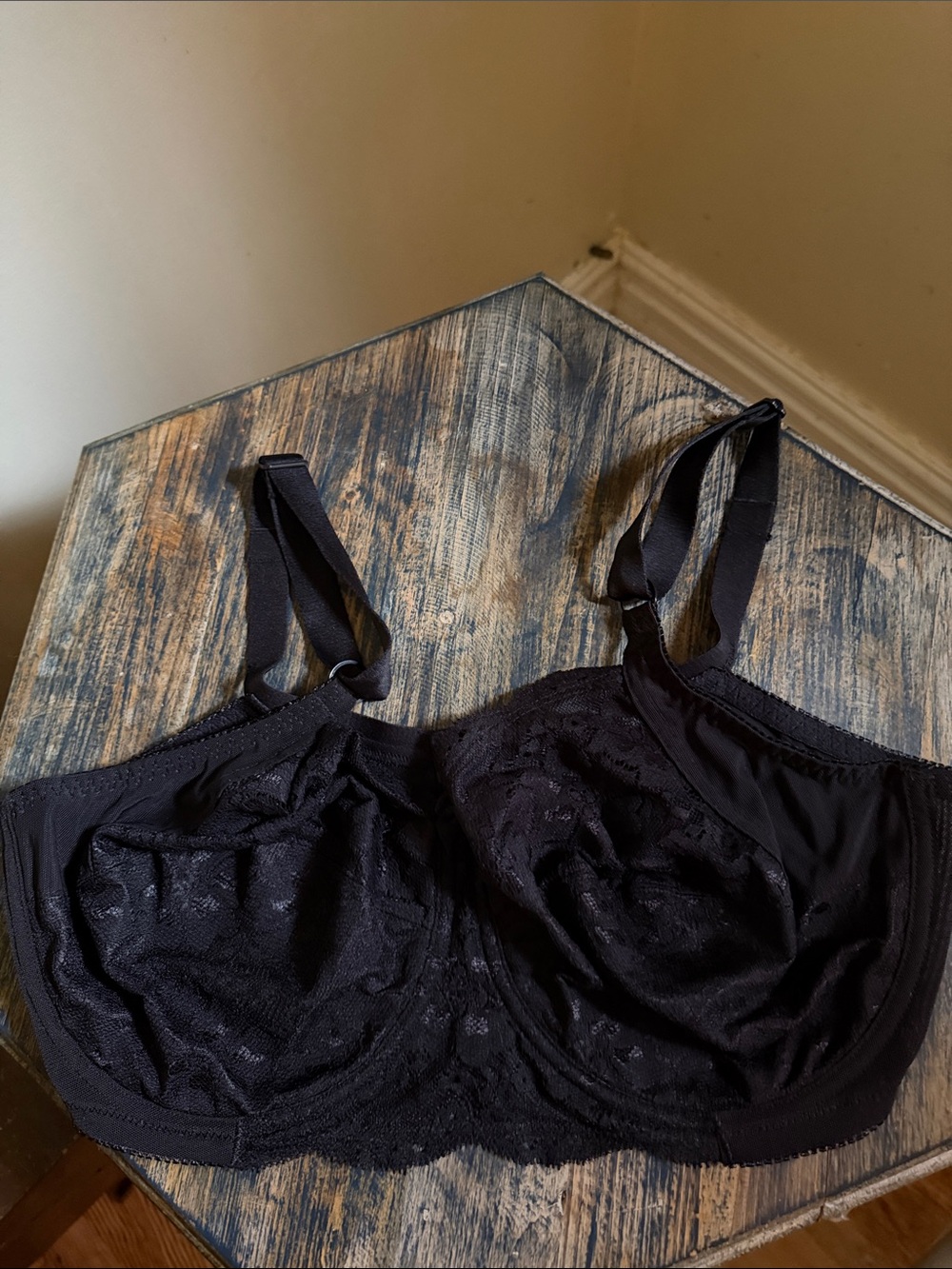 Wonderbra Black Lace Full-Coverage Women's Bra NWOT